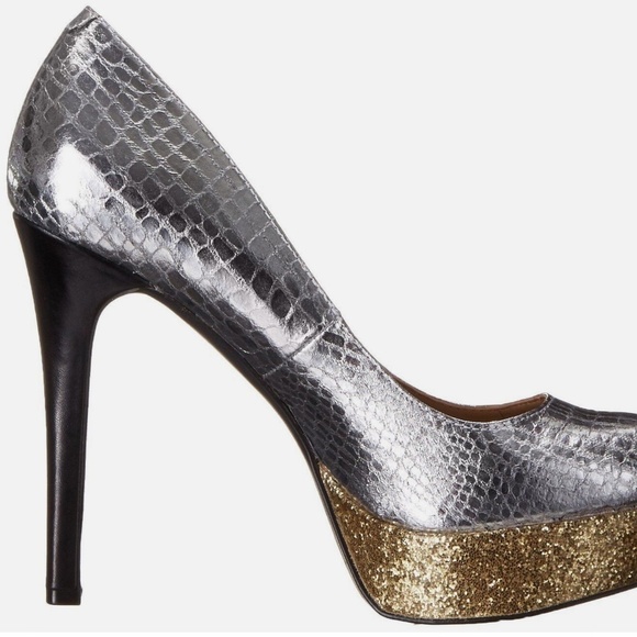 BCBG Generation Silver and Gold Heels Size 7 - Picture 5 of 7